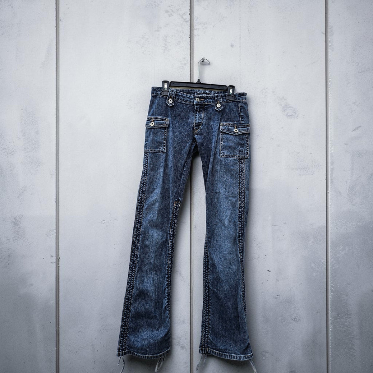 Womens Y2K Parasuco dark wash low rise denim cargo flare jeans