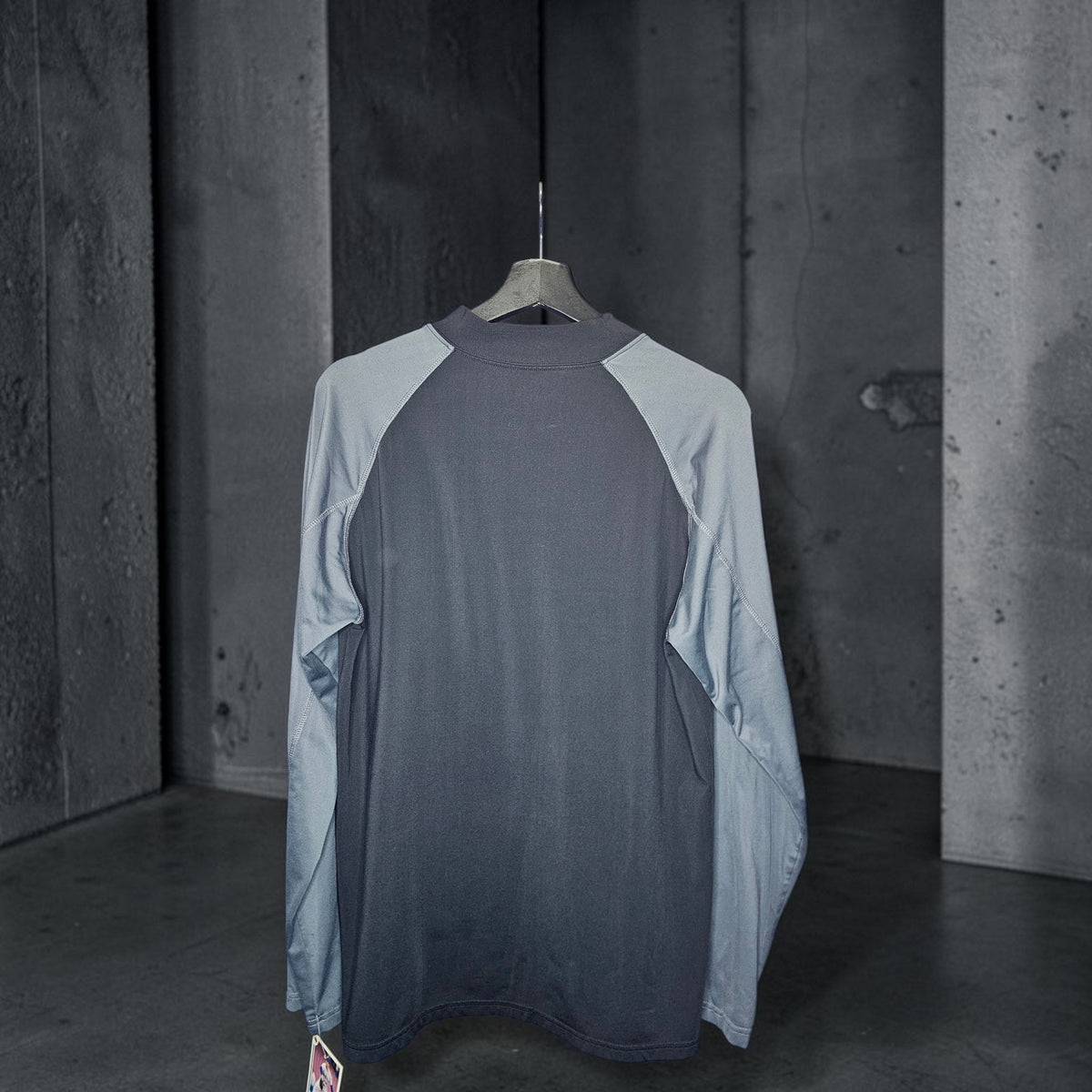 Arcteryx black grey raglan sleeve mock neck athletic longsleeve