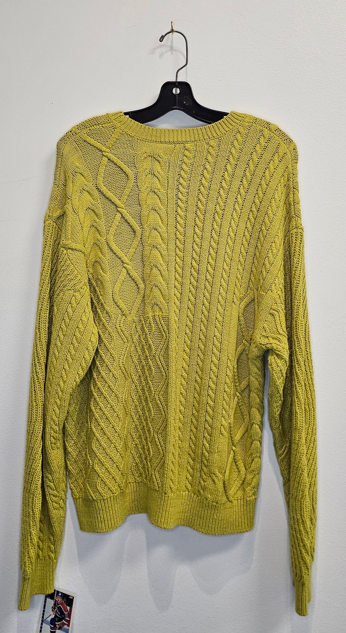Dime cable knit yellow-green sweater