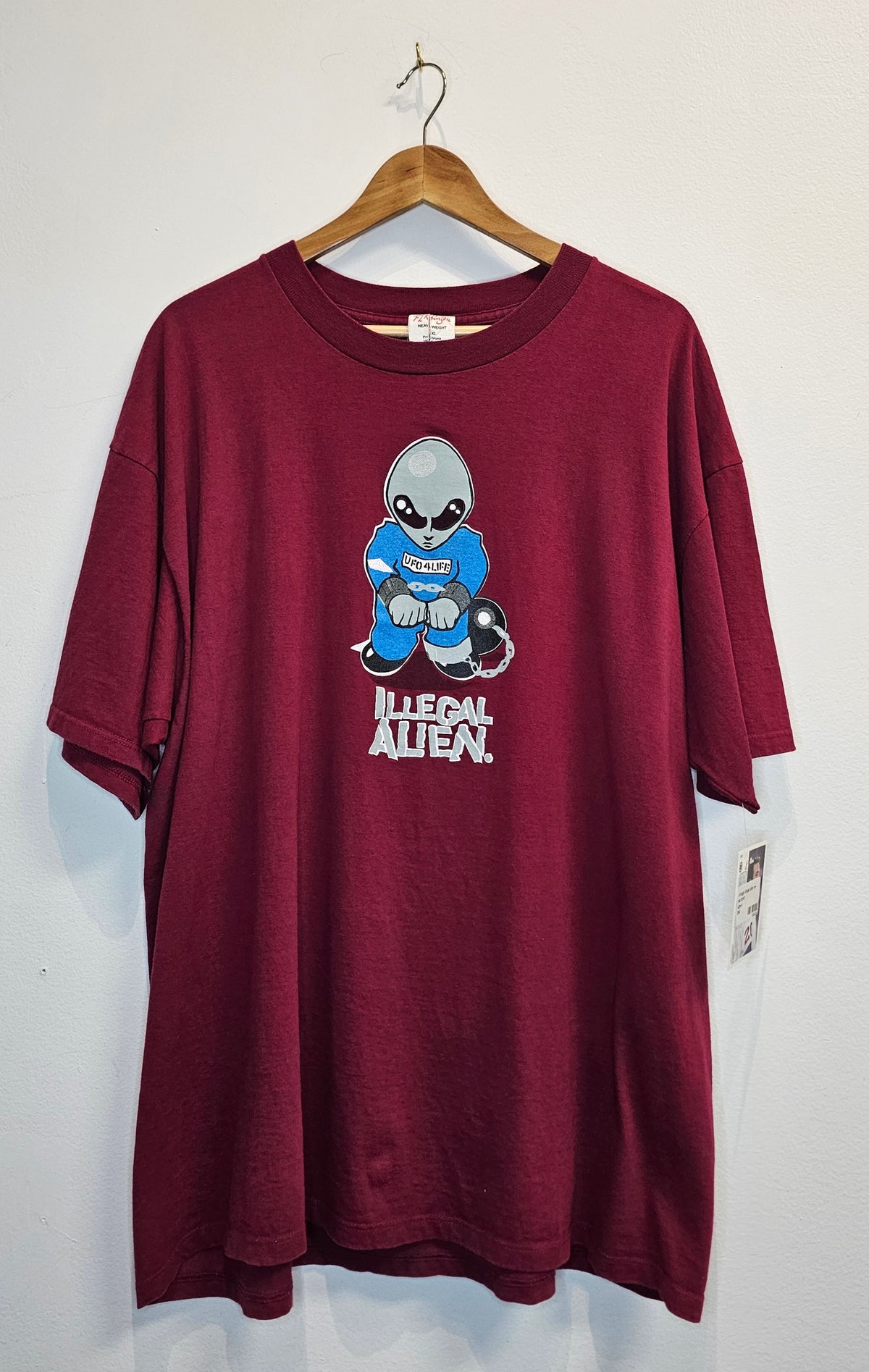 Vintge Illegal Alien Maroon graphic tshirt