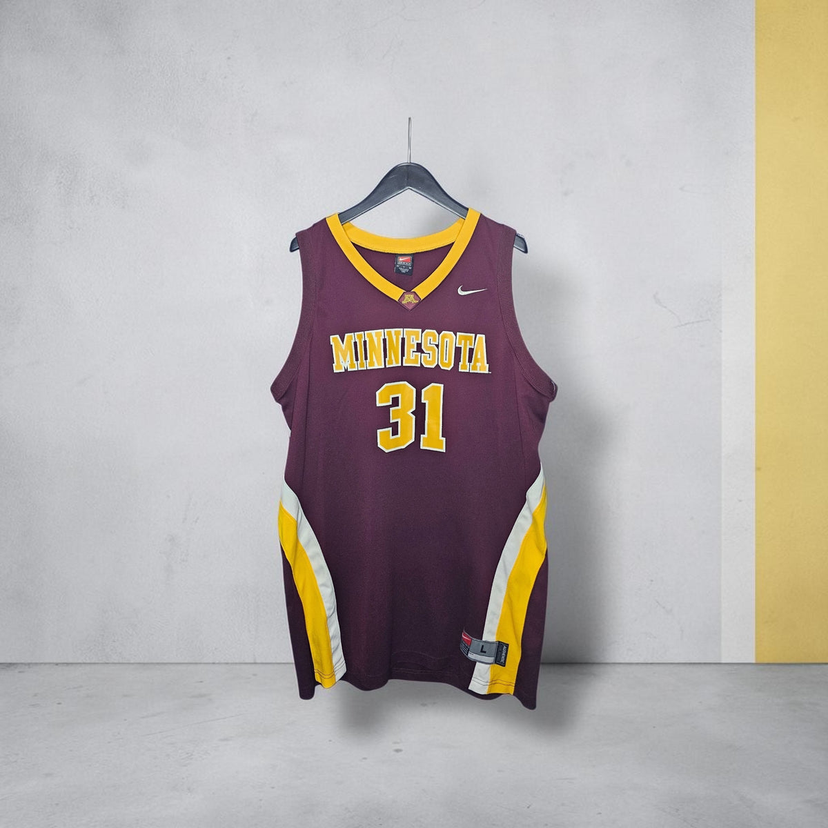 Vintage Nike Minnesota golden gophers basketball jersey